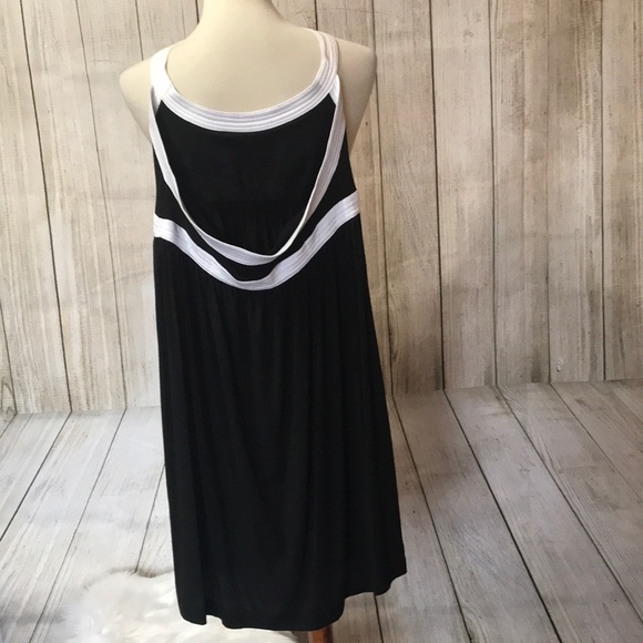 Black and white halter dress - Picture 3 of 8